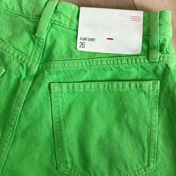 NWT Urban Outfitters BDG A-line Shorts Bright Green Denim Chewed Hem Sz 26 - Picture 6 of 7